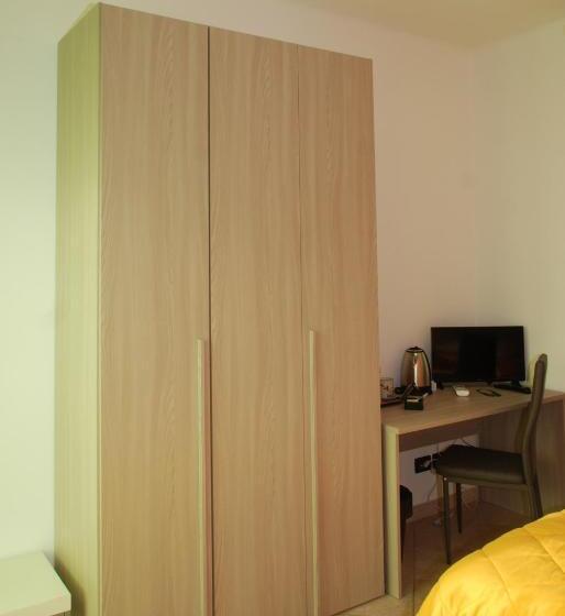 غرفة قياسية مطلّة علي حمام السباحة, La Cascina