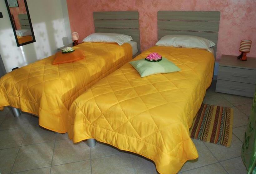 غرفة قياسية مطلّة علي حمام السباحة, La Cascina