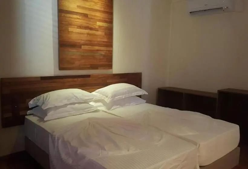 اتاق لوکس, Kinan Retreat