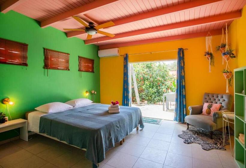 اتاق استاندارد با چشمانداز استخر, Happy Curoase