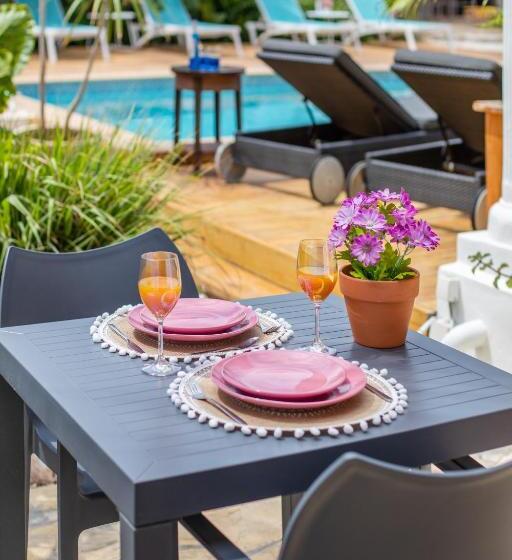 اتاق استاندارد با چشمانداز استخر, Happy Curoase