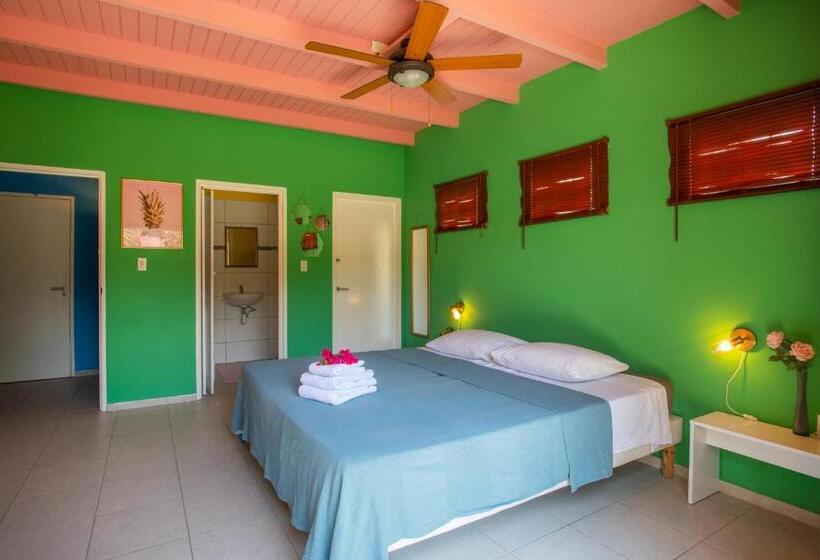 اتاق استاندارد با چشمانداز استخر, Happy Curoase