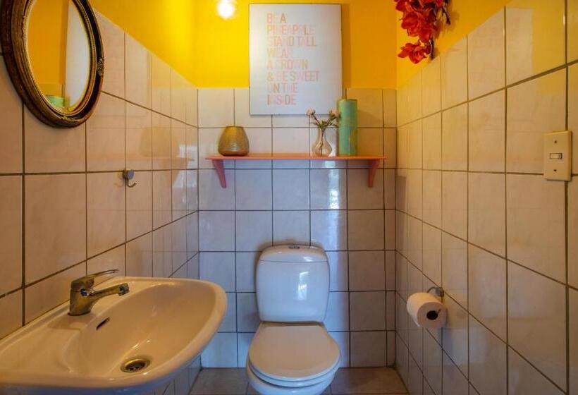 اتاق استاندارد با چشمانداز استخر, Happy Curoase