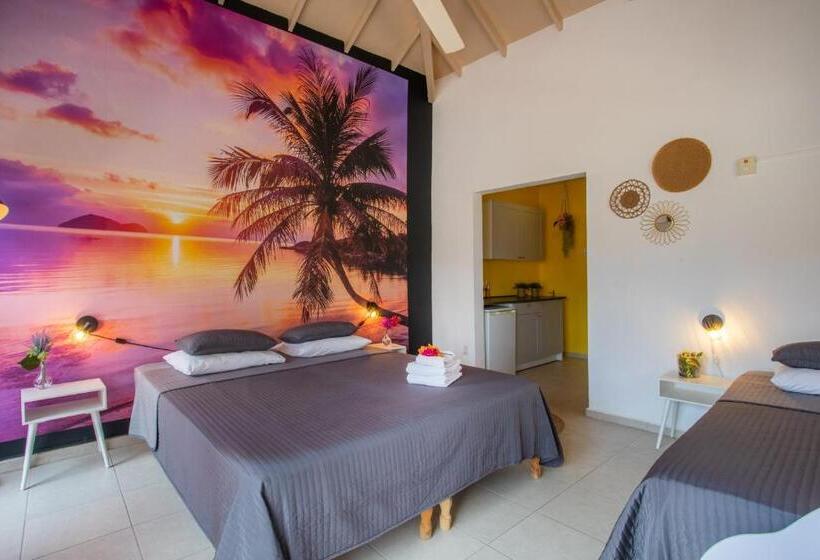 Standard Triple Room with Terrace, Happy Curoase