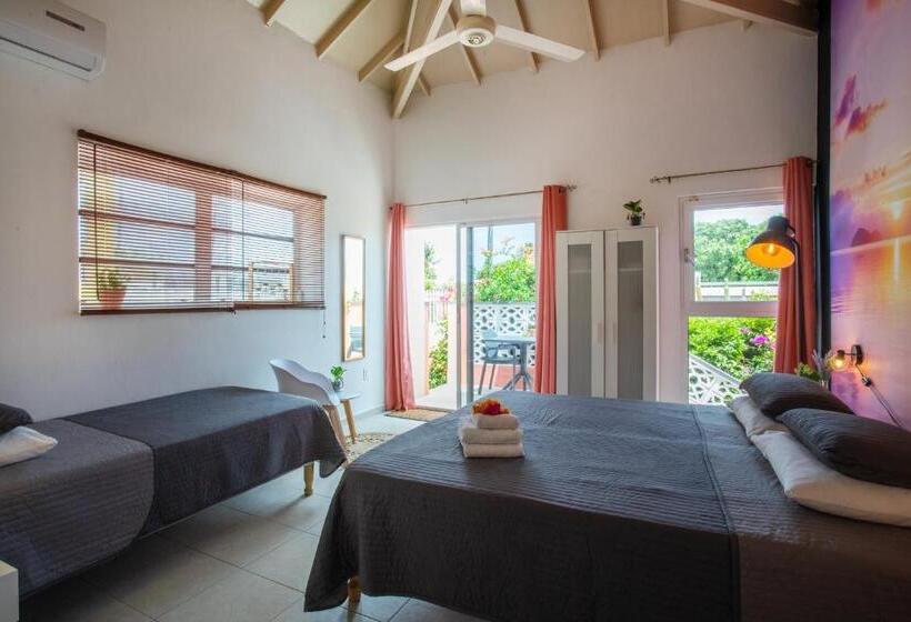 Standard Triple Room with Terrace, Happy Curoase