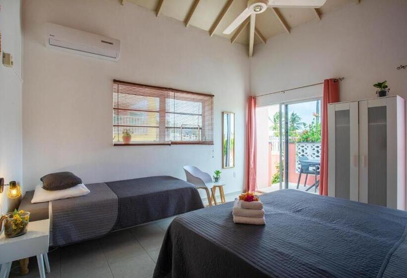 Standard Triple Room with Terrace, Happy Curoase