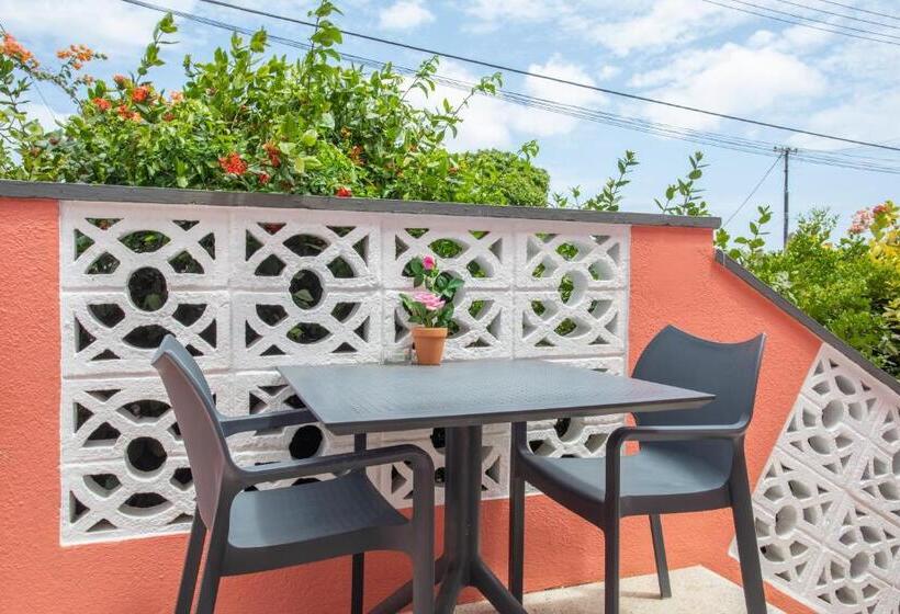 Standard Triple Room with Terrace, Happy Curoase