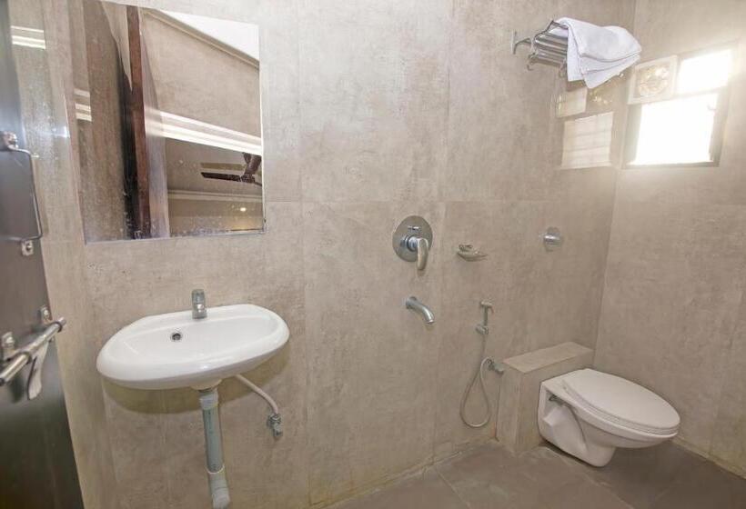 اتاق استاندارد با تخت بزرگ, Octave Taj Palace