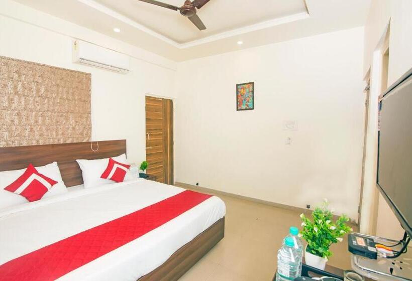 اتاق استاندارد با تخت بزرگ, Octave Taj Palace