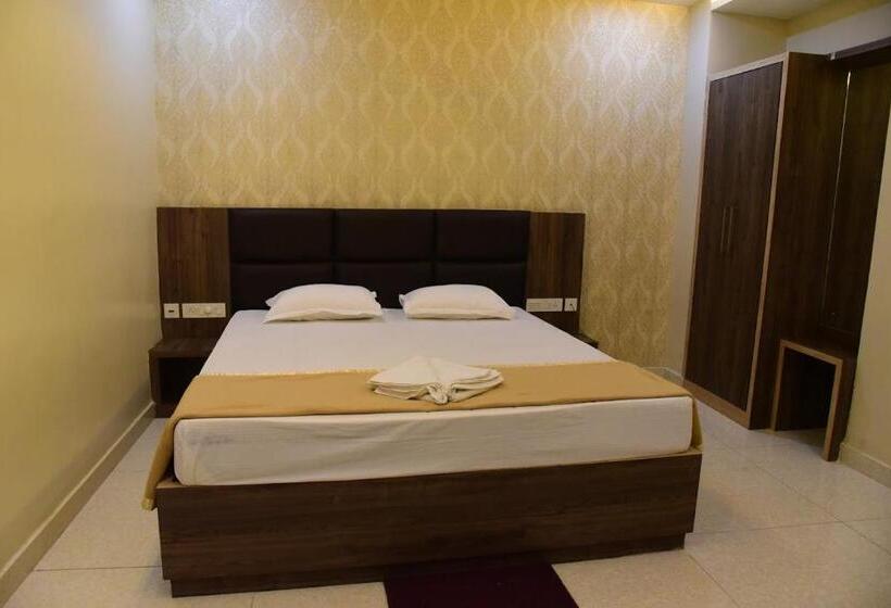 اتاق سوپریور, Guru Estate