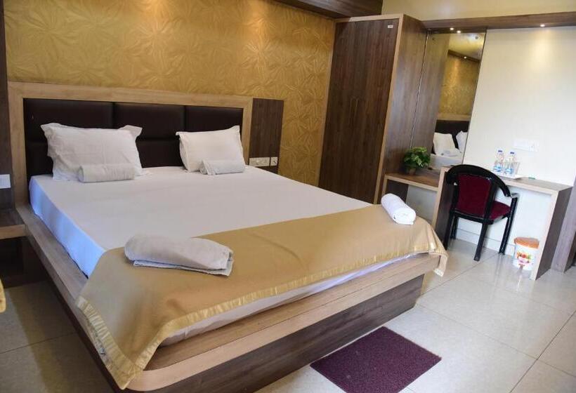 اتاق سوپریور, Guru Estate