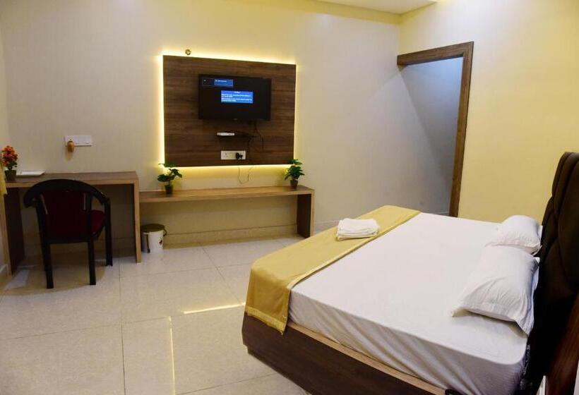 اتاق سوپریور, Guru Estate