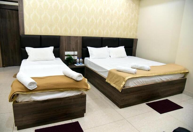 اتاق لوکس سه تخته, Guru Estate