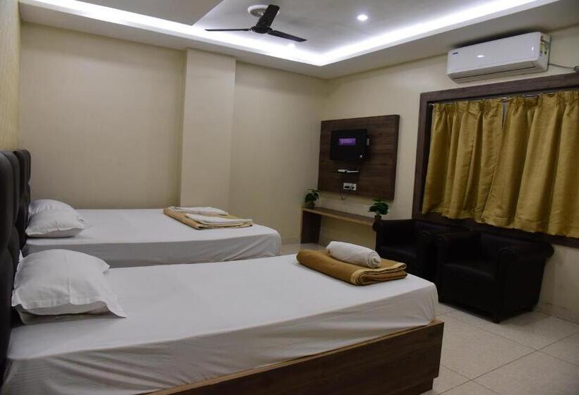 اتاق لوکس سه تخته, Guru Estate