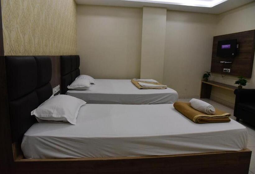 اتاق لوکس سه تخته, Guru Estate