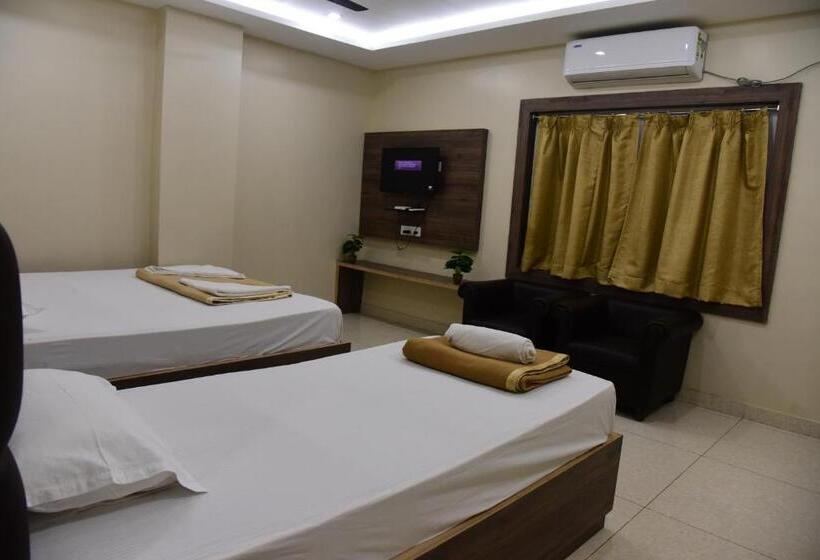 اتاق لوکس سه تخته, Guru Estate