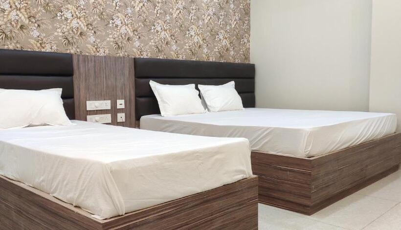 اتاق لوکس سه تخته, Guru Estate