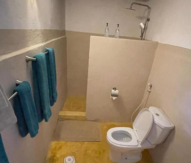 غرفة ديلوكس مطلّة علي البحر مزوَّدة بشُرفة, Hebe Bungalows Lodge