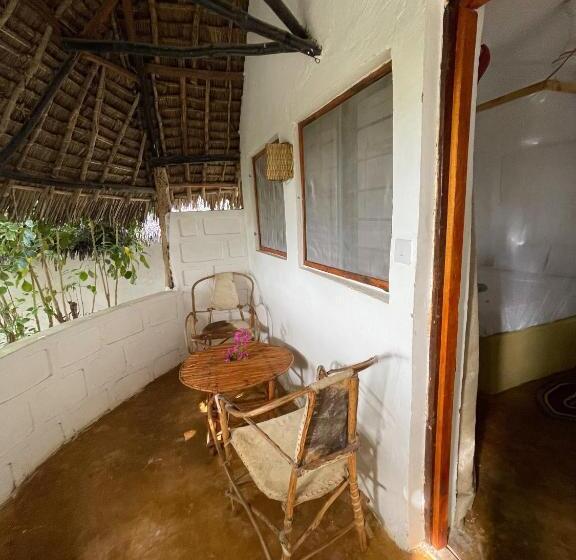 بنجلو قياسى, Hebe Bungalows Lodge