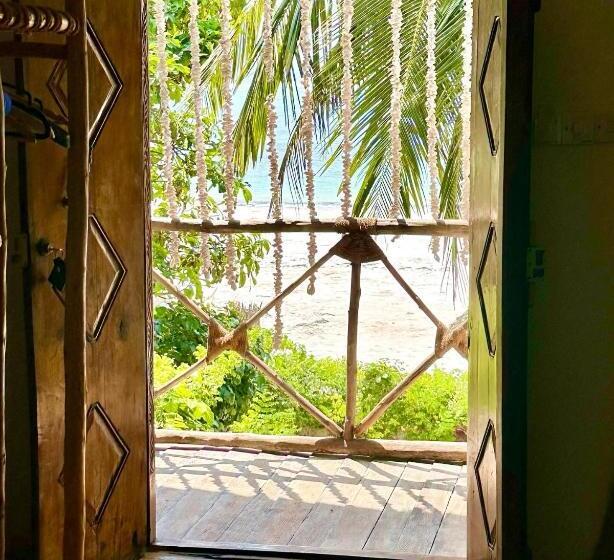 غرفة ديلوكس مطلّة علي البحر مزوَّدة بشُرفة, Hebe Bungalows Lodge