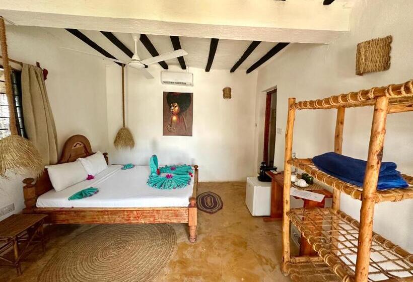 غرفة ديلوكس مطلّة علي البحر مزوَّدة بشُرفة, Hebe Bungalows Lodge