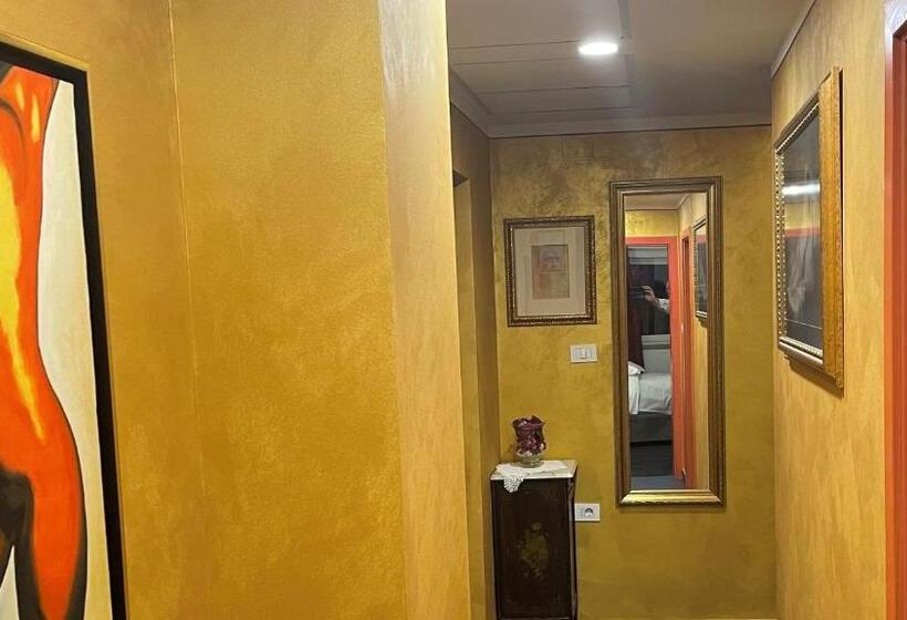 اتاق استاندارد یک نفره, Madoncas & Restaurant