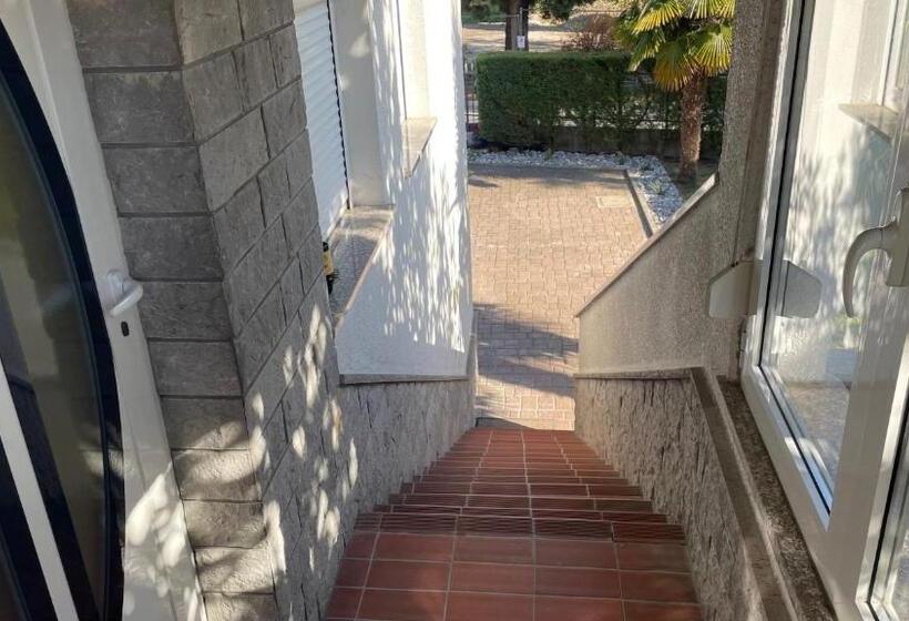 اتاق لوکس, Madoncas & Restaurant