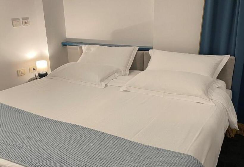 اتاق لوکس, Madoncas & Restaurant