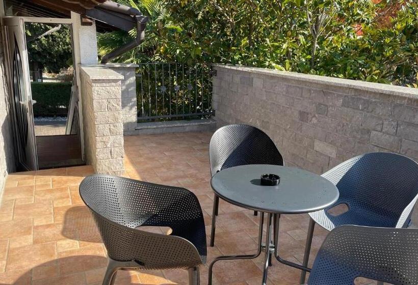اتاق لوکس, Madoncas & Restaurant