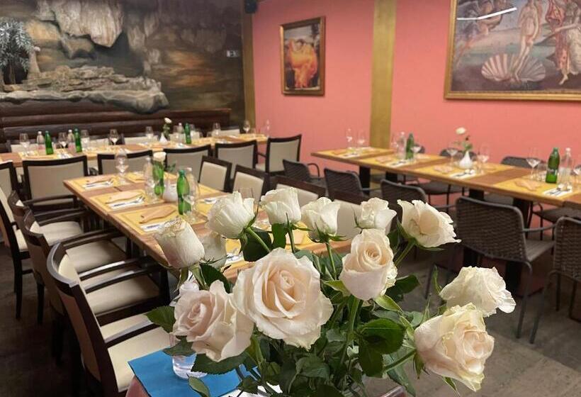 اتاق لوکس, Madoncas & Restaurant