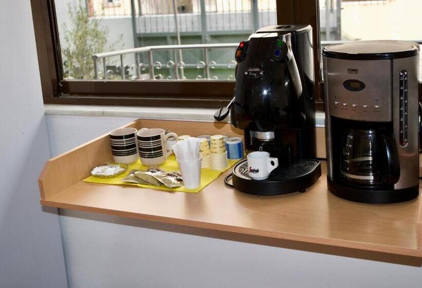 غرفة عائلية, Me & You Hostel