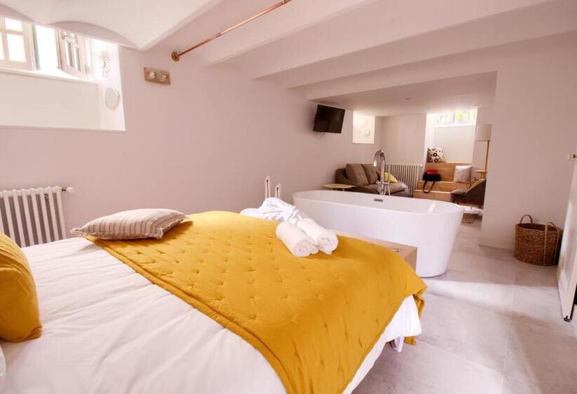 غرفة قياسية مزوَّدة بجاكوزي, Les Corderies