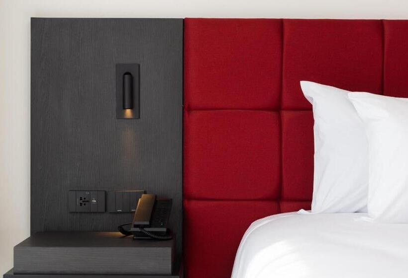 디럭스 룸, Travelodge Phuket Town