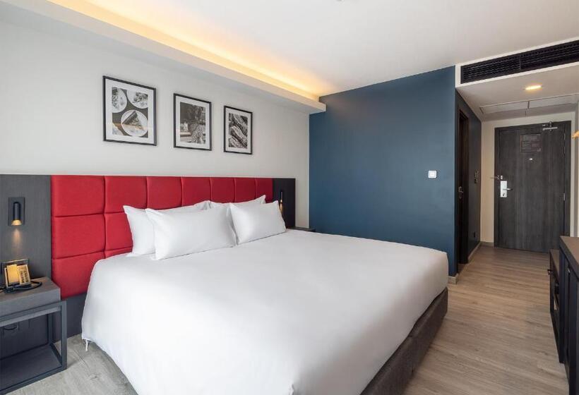 스탠다드 룸 킹사이즈 침대, Travelodge Phuket Town
