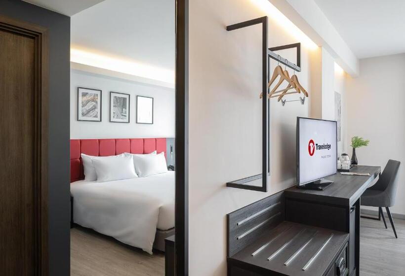 스탠다드 룸 킹사이즈 침대, Travelodge Phuket Town