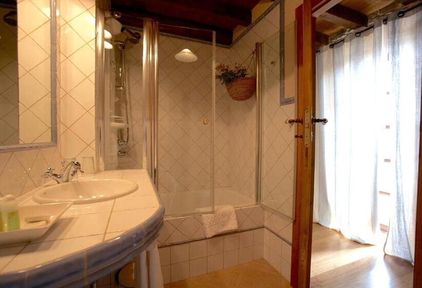 Standaard Driepersoonskamer, Areal