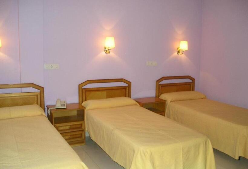 غرفة قياسية رباعية, Hostal Restaurante Carolina