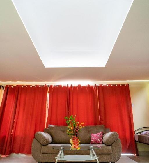 غرفة عائلية, Heliconia Island