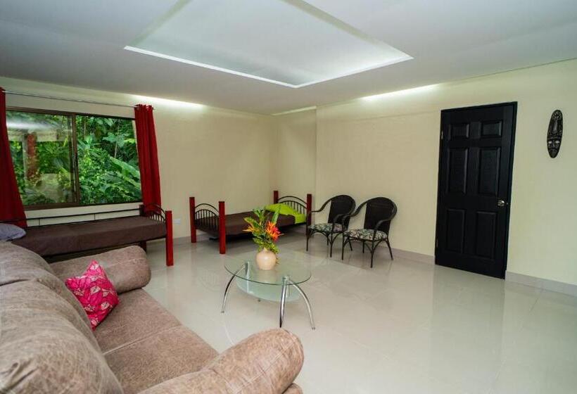 غرفة عائلية, Heliconia Island