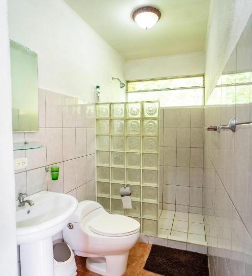 غرفة عائلية مطلّة علي الحديقة, Heliconia Island