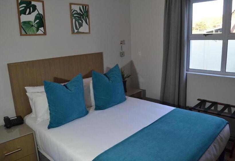 Номер Стандарт Вид на Бассейн, Golf Course Boutique Guesthouse