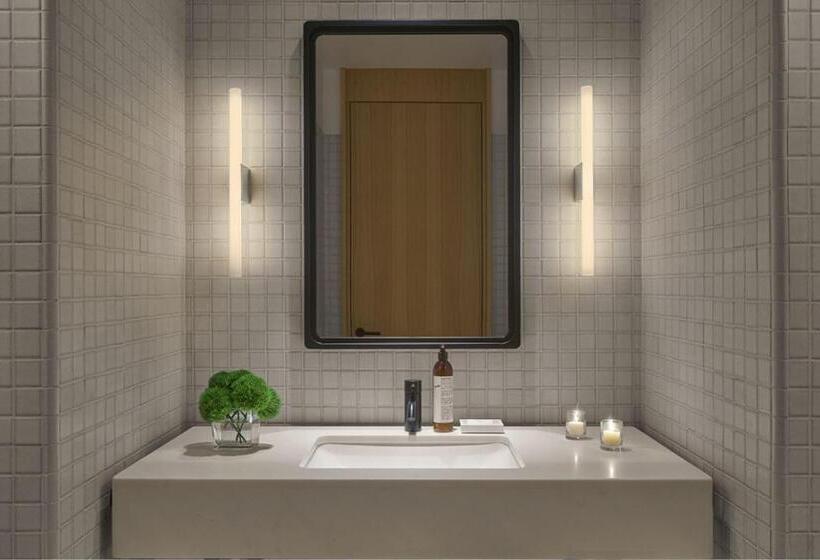 اتاق دلوکس با تخت کینگ و چشمانداز, The Reykjavik Edition