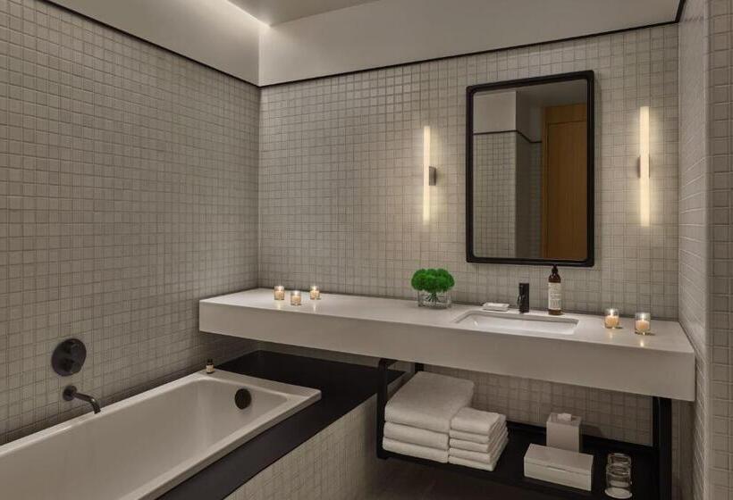 اتاق استاندارد با تخت بزرگ, The Reykjavik Edition