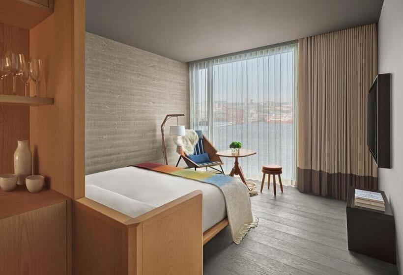 اتاق استاندارد با تخت دوبل و چشمانداز, The Reykjavik Edition