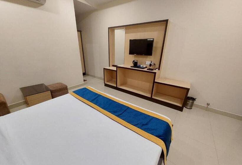 디럭스 룸, Vrinda