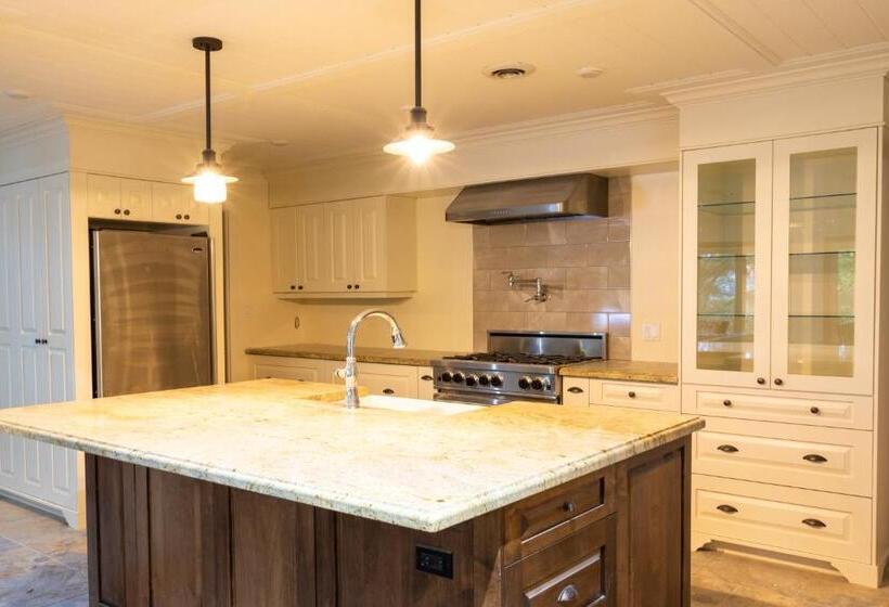 Президентский Люкс, Fairy Bay Lakehouse