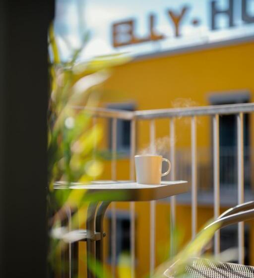 バルコニー付きスタンダードルーム, Elly Hostel