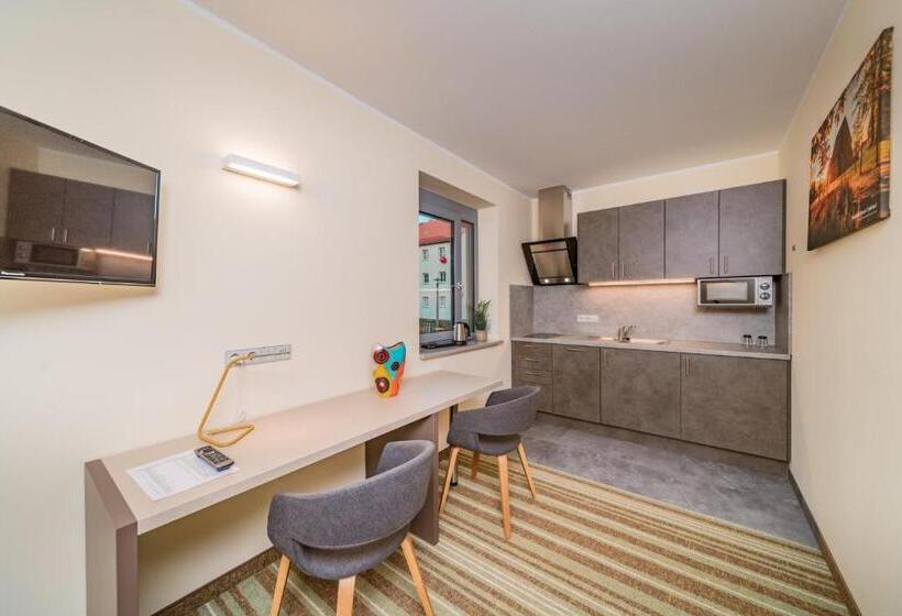 Апартаменты 1 Спальня с Балконом, Elly Hostel