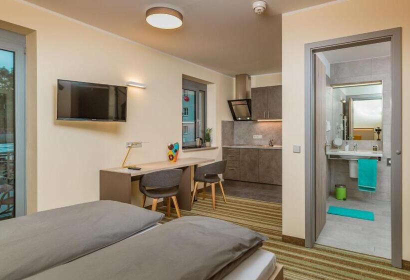 バルコニー付き１ベッドルームアパートメント, Elly Hostel