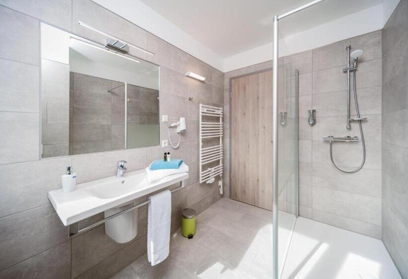 バルコニー付き１ベッドルームアパートメント, Elly Hostel